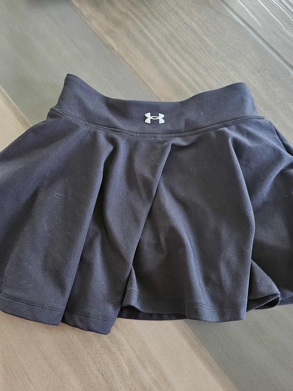 Under Armour Black Athletic Skirt With Shorts Logo On Back Girls XS Like New